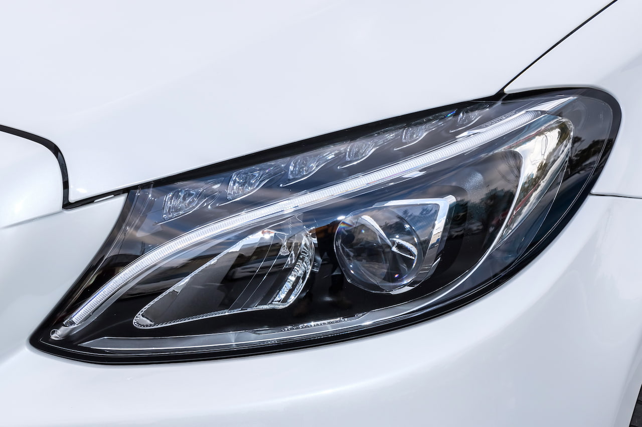 車のヘッドライト